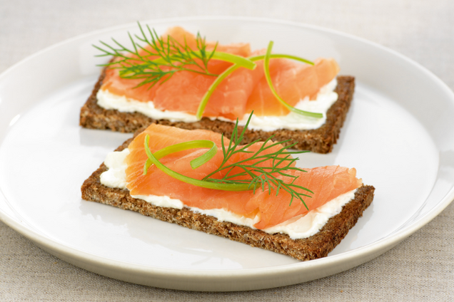 Vital+ mit Frischkäse und Lachs Vital+ mit Frischkäse und Lachs