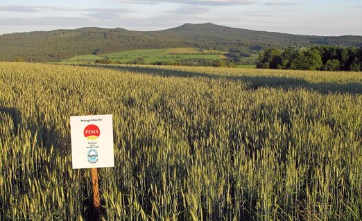 advertising on field shows contract cultivation